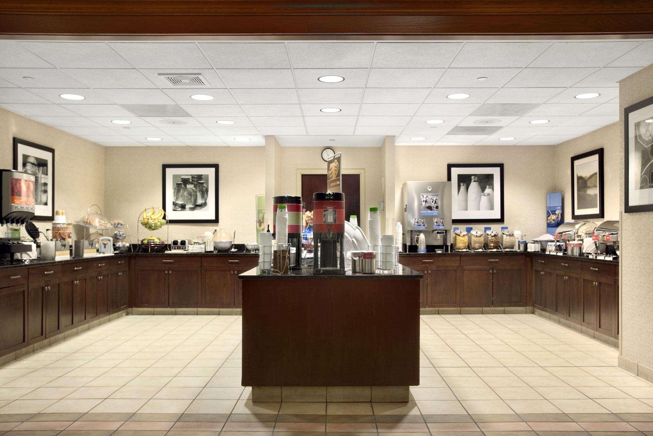 Hampton Inn & Suites Providence-Warwick Airport Exteriér fotografie